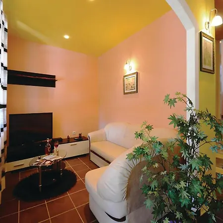 Three-bedroom Holiday In Kršan