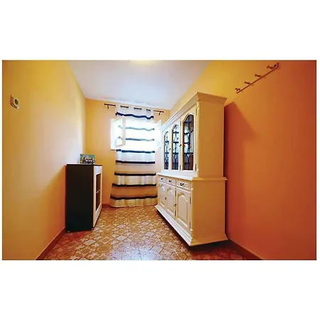 Vakantiehuis Three-bedroom Holiday In *